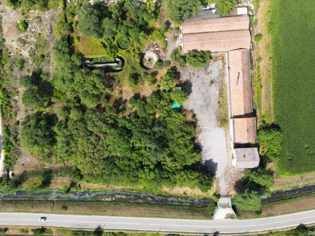 Locale Commerciale in vendita a Scimmia, San Martino Buon Albergo