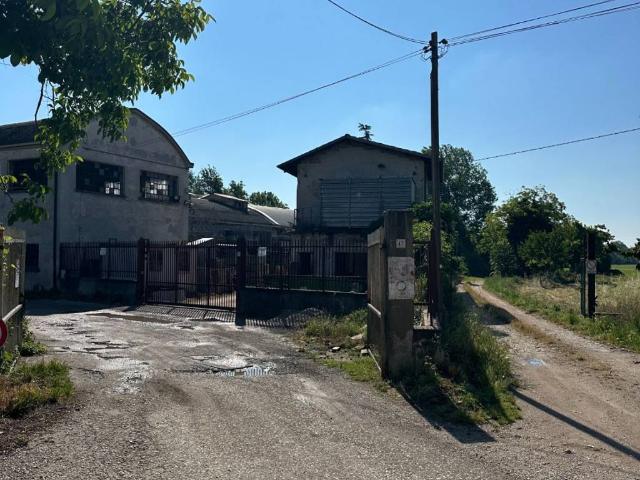 Locale Commerciale in vendita a Case Nuove, San Martino Buon Albergo