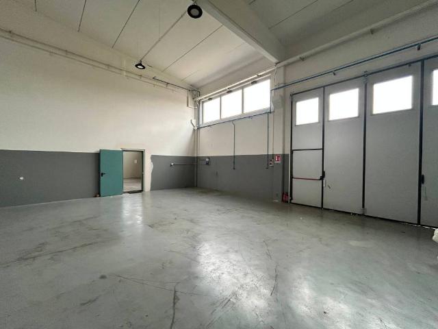 Locale Commerciale in vendita a Pianura Reggiana, Re