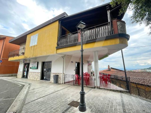 Locale Commerciale in vendita a San Martino Sannita, Campania