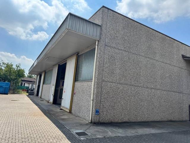Locale Commerciale in vendita a San Martino Siccomario, Lombardia