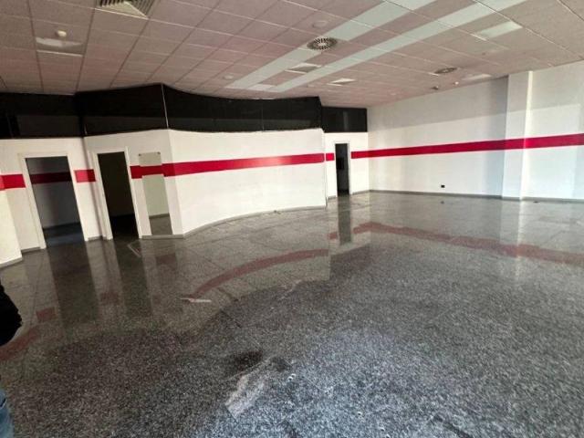 Locale Commerciale in vendita a San Martino Siccomario, Lombardia