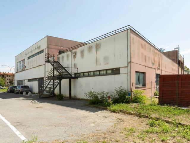 Locale Commerciale in vendita a San Martino Siccomario, Lombardia