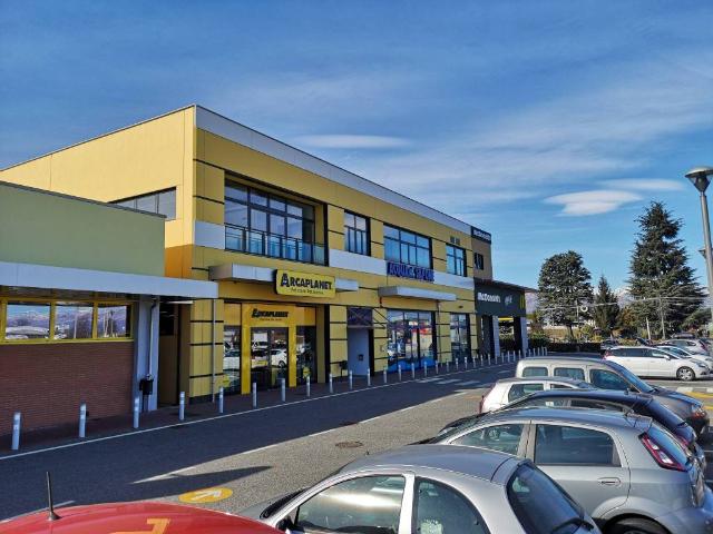 Locale Commerciale in vendita a Borgata Colombretto, Piemonte