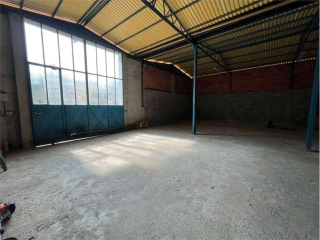 Locale Commerciale in vendita a Piemonte, Novara