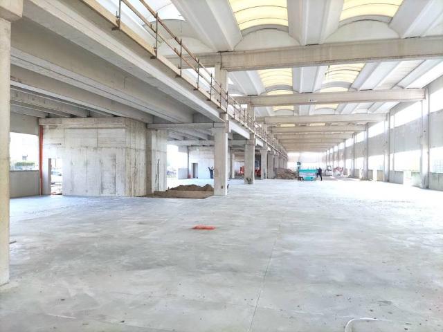 Locale Commerciale in vendita a Savignano Sul Rubicone, Reggio Emilia