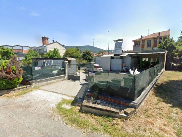 Locale Commerciale in vendita a Oltrepo, Piemonte