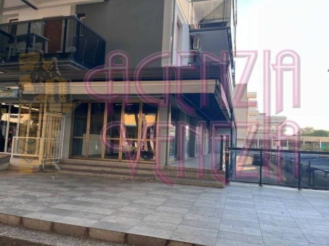 Locale Commerciale in vendita a Bibione, San Michele al Tagliamento