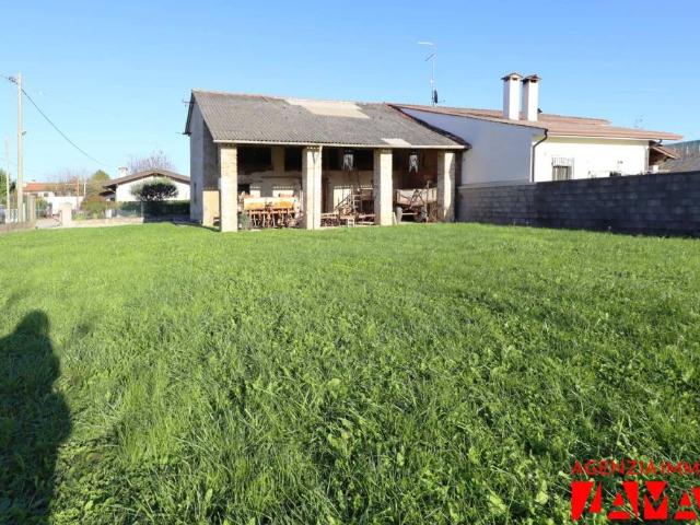 Locale Commerciale in vendita a Boscato, San Michele Al Tagliamento