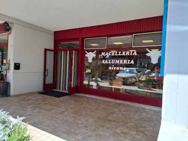 Locale Commerciale in vendita a Lido dei Pini, San Michele Al Tagliamento