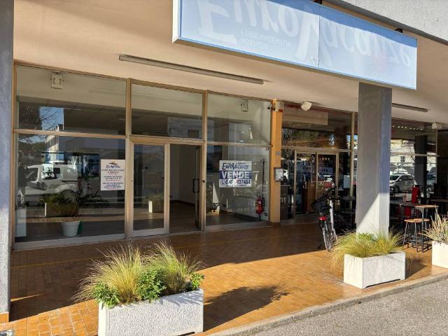 Locale Commerciale in vendita a Lido dei Pini, San Michele Al Tagliamento