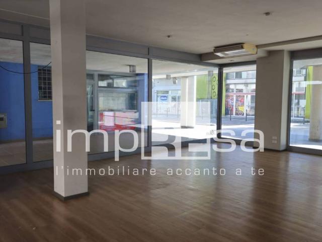 Locale Commerciale in vendita a Lido dei Pini, San Michele Al Tagliamento