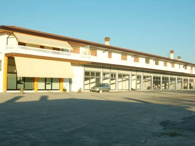 Locale Commerciale in vendita a San Giorgio al Tagliamento, San Michele Al Tagliamento