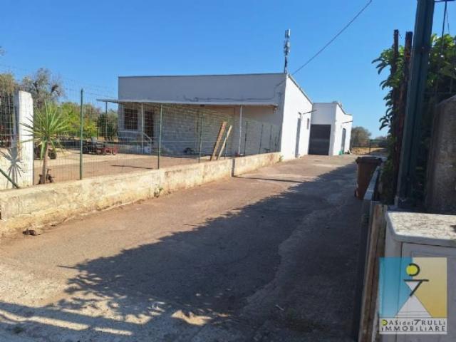 Locale Commerciale in vendita a Puglia, Brindisi
