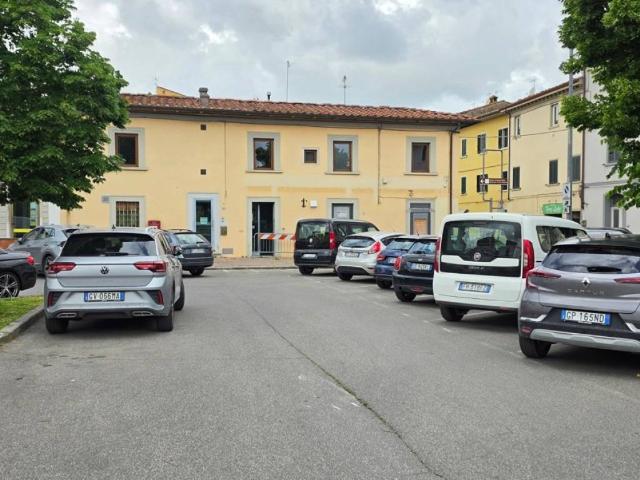 Locale Commerciale in vendita a La Scala, San Miniato