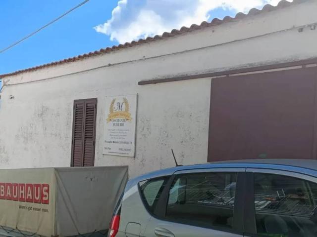 Locale Commerciale in vendita a Calabria, Crotone