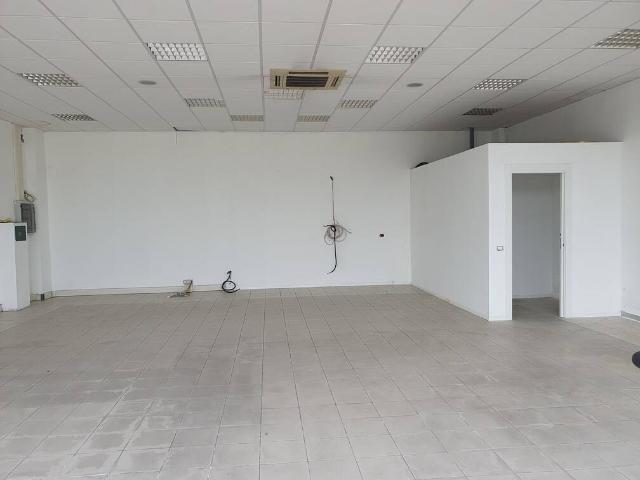 Locale Commerciale in vendita a San Paolo, Lombardia