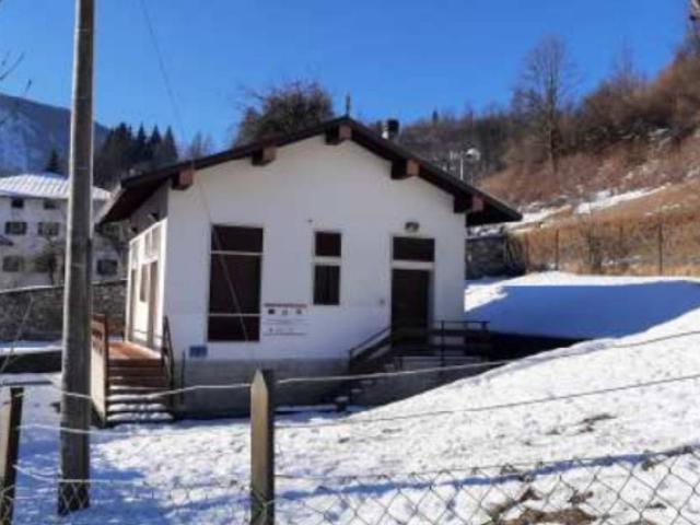 Locale Commerciale in vendita a Valle, San Pietro Di Cadore