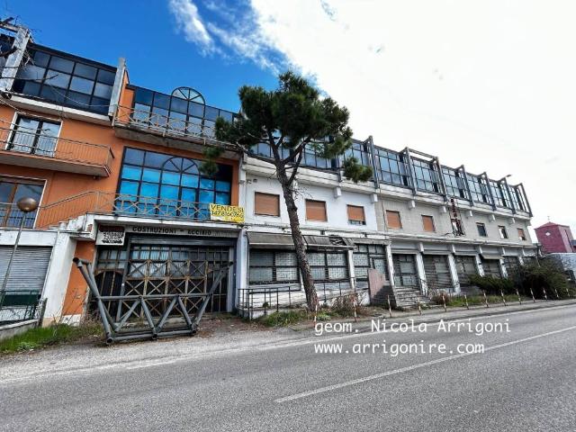 Locale Commerciale in vendita a San Floriano, San Pietro in Cariano