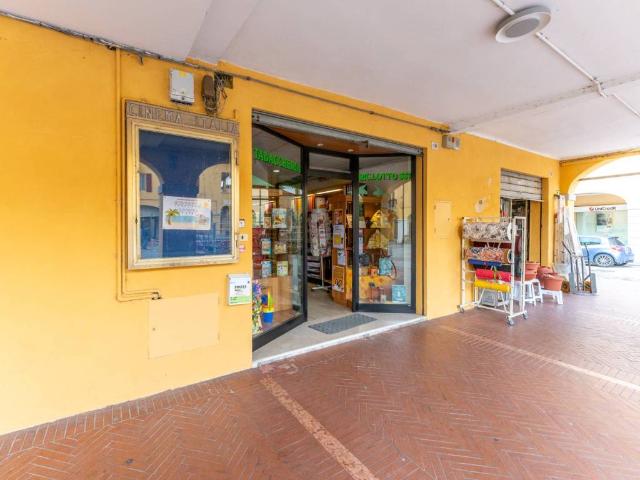 Locale Commerciale in vendita a San Pietro in Casale, Bologna