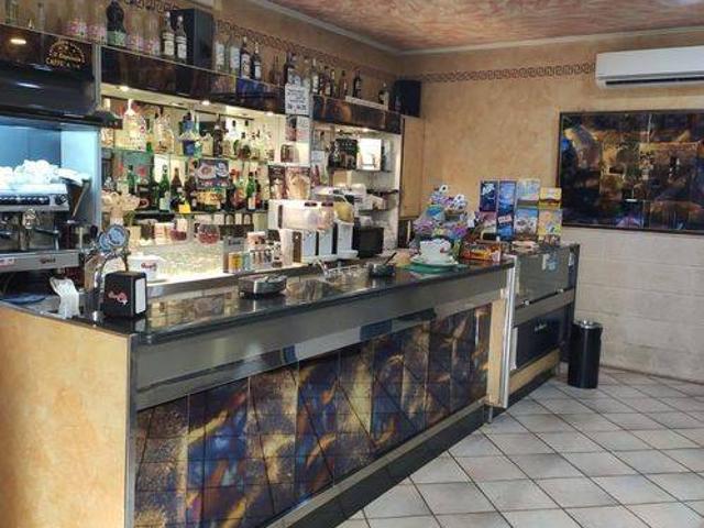 Locale Commerciale in vendita a Puglia, Lecce