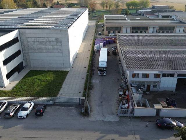 Locale Commerciale in vendita a Piemonte, Novara