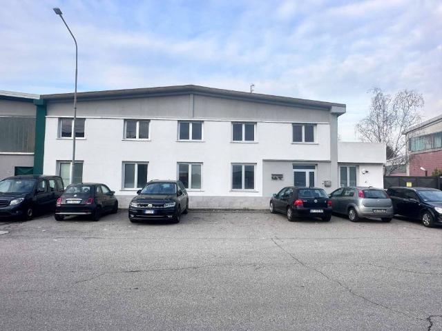 Locale Commerciale in vendita a Piemonte, Novara