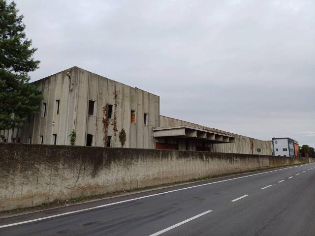 Locale Commerciale in vendita a Piemonte, Novara