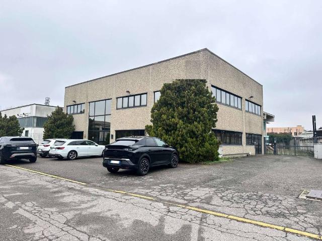 Locale Commerciale in vendita a Piemonte, Novara