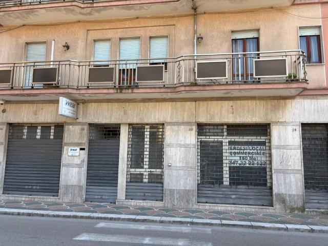 Locale Commerciale in vendita a Puglia, Brindisi