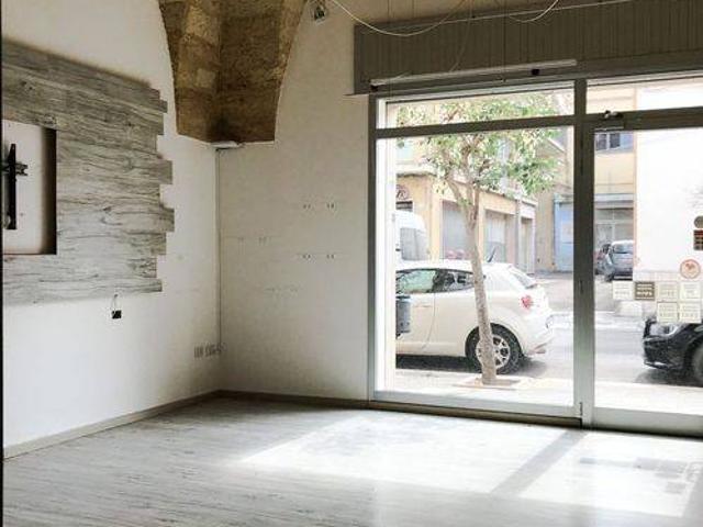 Locale Commerciale in vendita a Puglia, Brindisi