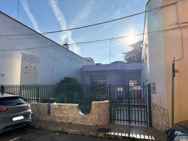 Locale Commerciale in vendita a Puglia, Brindisi