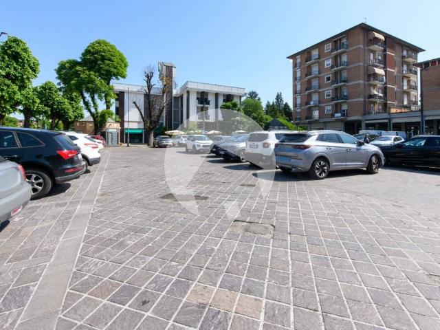 Locale Commerciale in vendita a Val d’Enza, Re