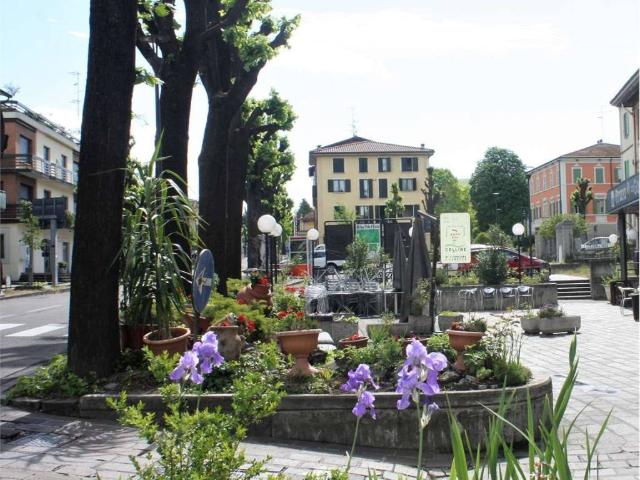 Locale Commerciale in vendita a Val d’Enza, Re