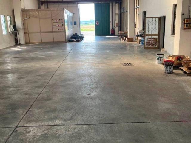 Locale Commerciale in vendita a Unione Comuni Modenesi Area Nord, San Prospero