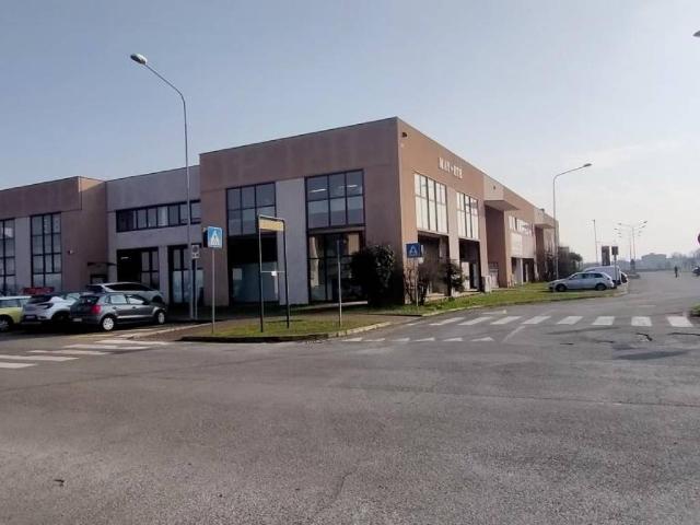 Locale Commerciale in vendita a Unione Comuni Modenesi Area Nord, San Prospero