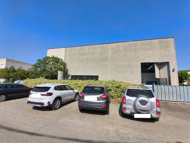 Locale Commerciale in vendita a Unione Comuni Modenesi Area Nord, San Prospero