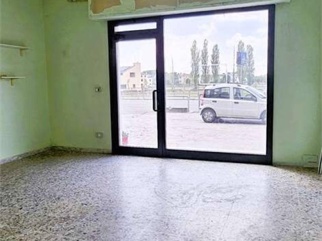 Locale Commerciale in vendita a Unione Comuni Modenesi Area Nord, San Prospero