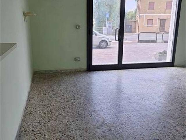 Locale Commerciale in vendita a Unione Comuni Modenesi Area Nord, San Prospero
