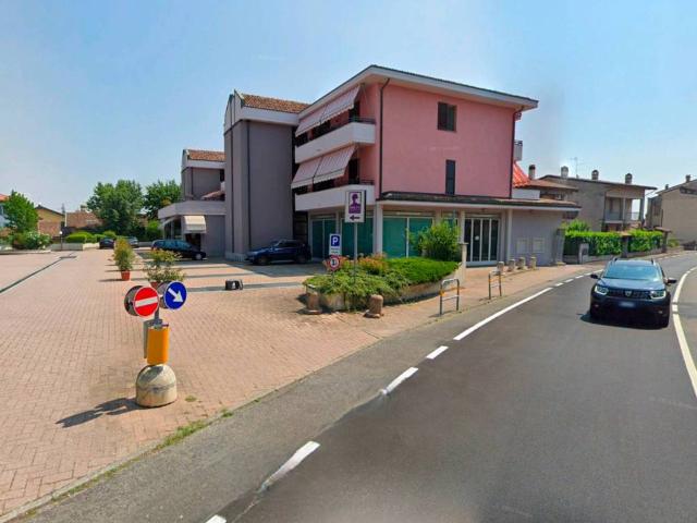 Locale Commerciale in vendita a San Rocco Al Porto, Lombardia