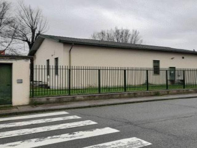 Locale Commerciale in vendita a San Rocco Al Porto, Lombardia