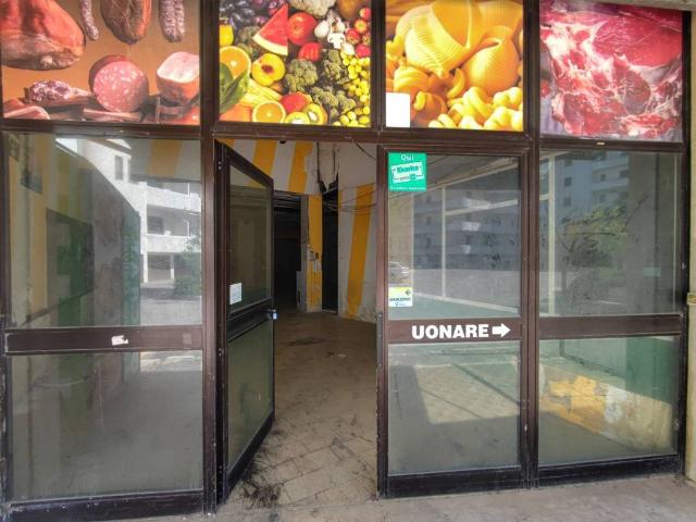 Locale Commerciale in vendita a Piane Sant'Angelo, San Salvo