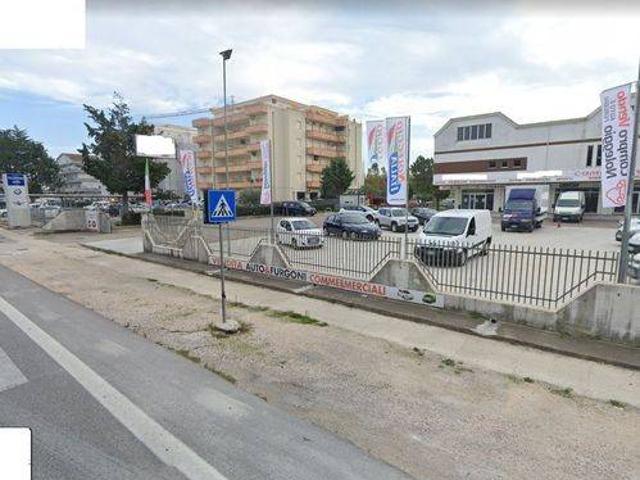 Locale Commerciale in vendita a San Salvo, Abruzzo