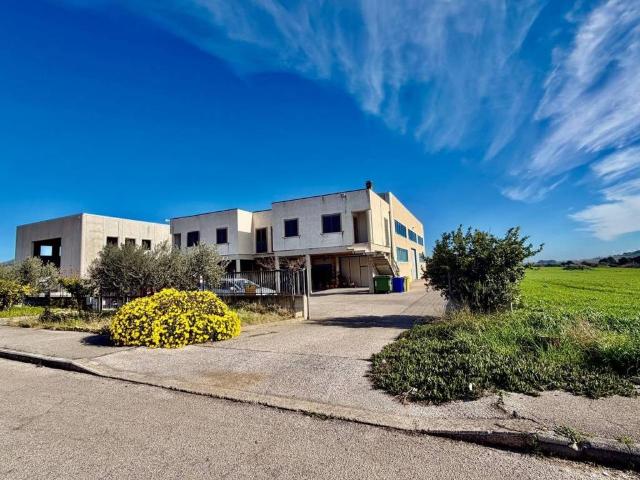 Locale Commerciale in vendita a Piane Sant'Angelo, San Salvo