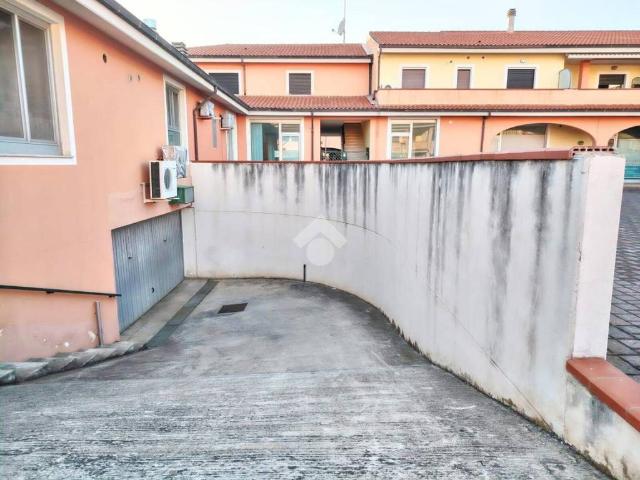 Locale Commerciale in vendita a San Salvo, Abruzzo