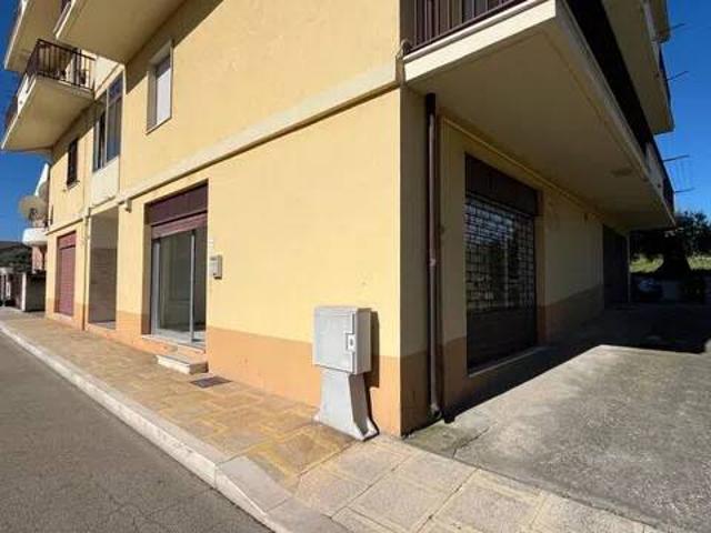 Locale Commerciale in vendita a Rione Istonio, San Salvo