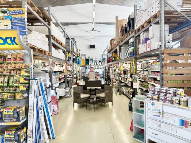 Locale Commerciale in vendita a San Secondo Parmense, Reggio Emilia