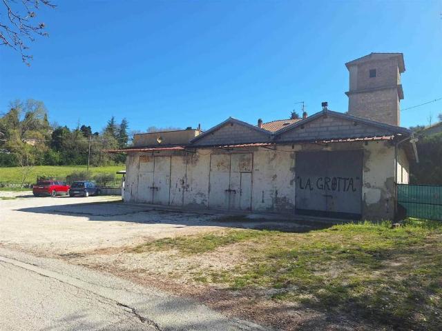 Locale Commerciale in vendita a Borgo Conce, Marche