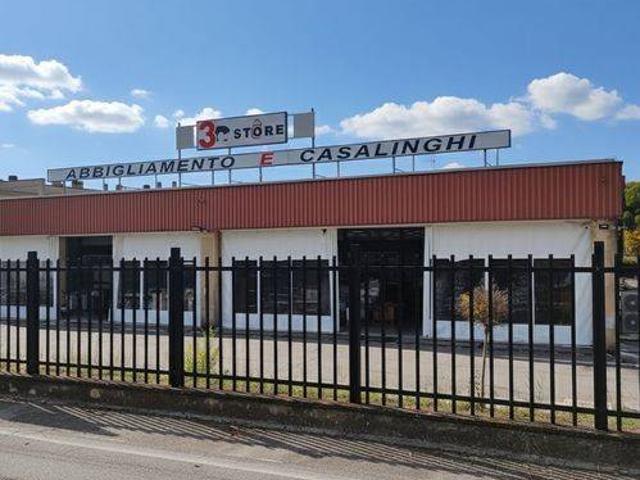 Locale Commerciale in vendita a Settempeda, Marche