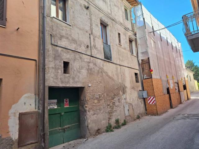 Locale Commerciale in vendita a Scaloni, Marche